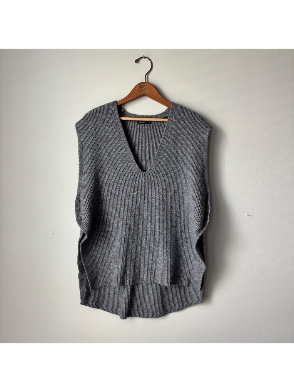 MOTF Gray Ribbed Knit Sweater Vest Women's Small Oversized V-Neck Sleeveless